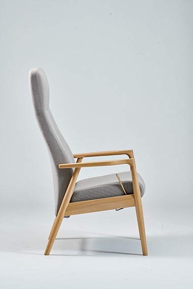 Farstrup Furniture, Lænestolen forener ergonomisk komfort, dansk håndværk og stilrent design