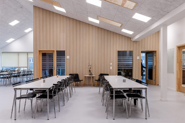 I-Wood Denmark® inviterer naturen ind med lyse akustikpaneler 
