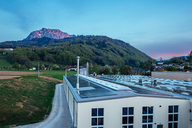 Roca Group og LAUFEN har lanceret verdens første elektriske CO2-fri tunnelovn på den østrigske fabrik i Gmunden.