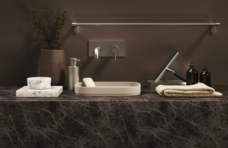 Zen giver dig frihed til at vælge mellem syv overflader: krom, stål, børstet messing, børstet kobber, børstet bronze, mat sort og grafitgrå