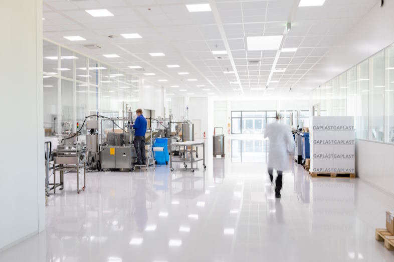 ESD-gulve anvendes ofte i medicinalindustrien. Her billede fra en tysk fabrik. Planlægning: rolf lippert architekten und ingenieure. Udfører: RBK Industrieboden GmbH. Fotograf: Guido Erbring